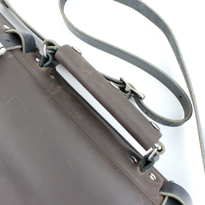 Enrouleur de couteaux en cuir