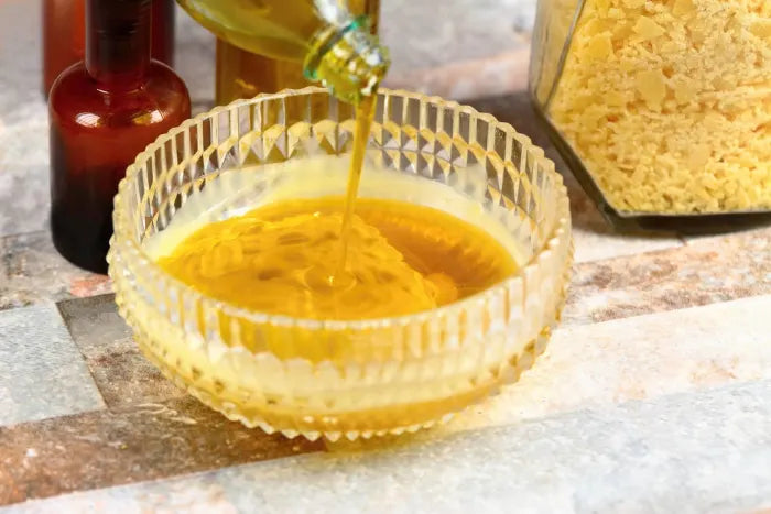 Perfect liquifying oil/agent that you can add to the dips to help them last longer.