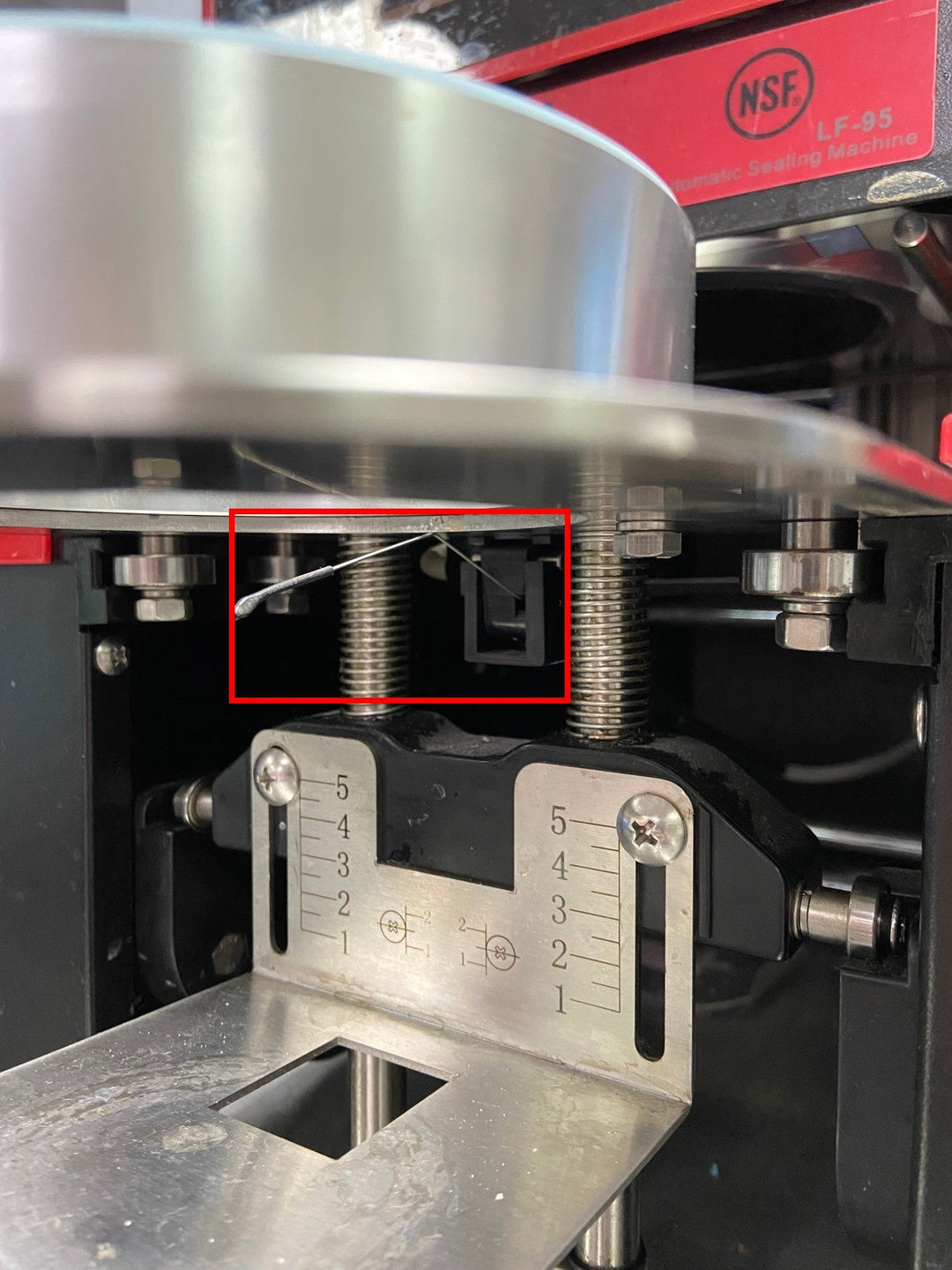 Machine à film d'étanchéité avec capteur de contact | Recommandé pour les coupelles d'injection GIVRÉ PP 90 mm (certifié UL/conforme à la norme NSF/ANSI 2)