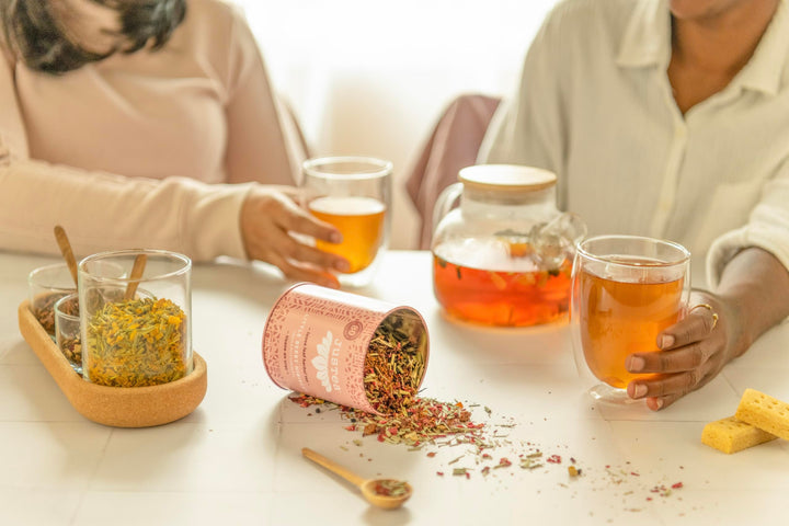JusTea Little Berry Hibiscus Loose Leaf Herbal Tea | 90g Tin with Carved Spoon | 40+ Cups | Caffeine-Free | Fair Trade & Organic - Canadian Distribution - Ships Free Within Canada on Orders Above CAD $199