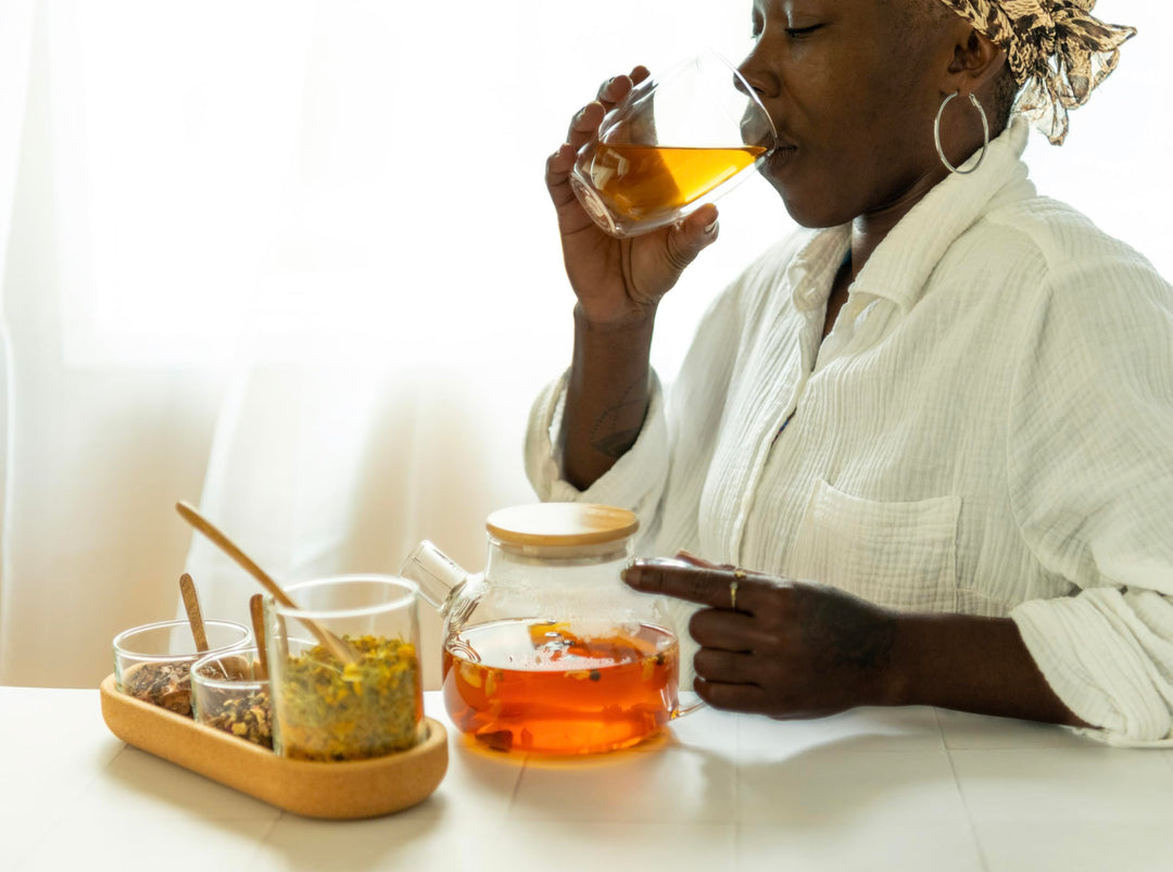 JusTea Peppermint Garden Loose Leaf Herbal Tea | Tin with Hand-Carved Spoon | 40+ Cups (45g) | Caffeine-Free | Award-Winning | Fair Trade - Canadian Distribution - Ships Free Within Canada on Orders Above CAD $199