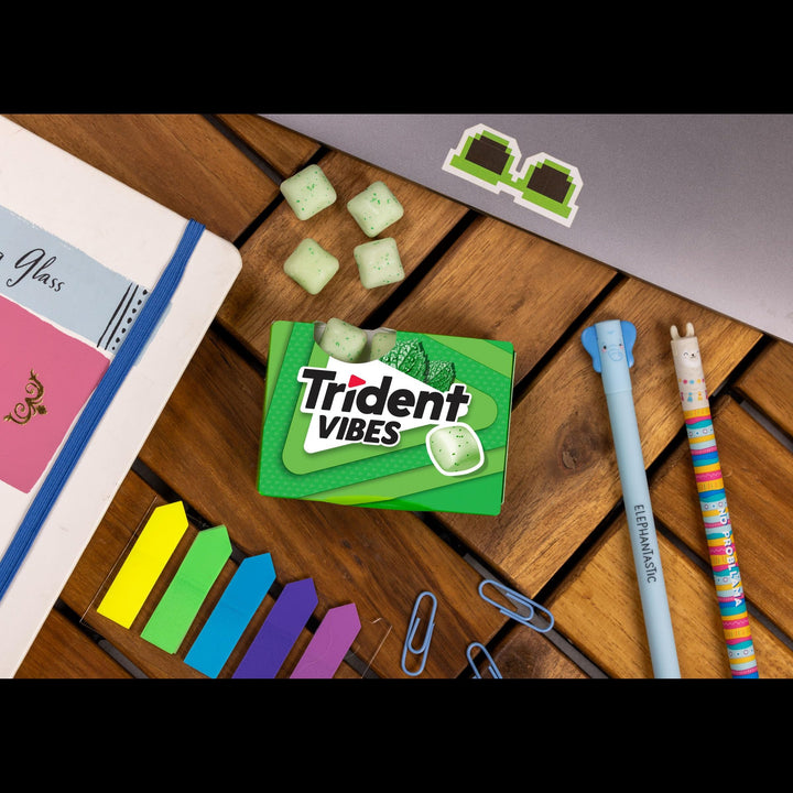Trident Vibes Spearmint Rush Sugar-Free Gum - 9 Pack Clutch Box (126 Pieces) - Canadian Distribution - Ships Free Within Canada on Orders Above CAD $199