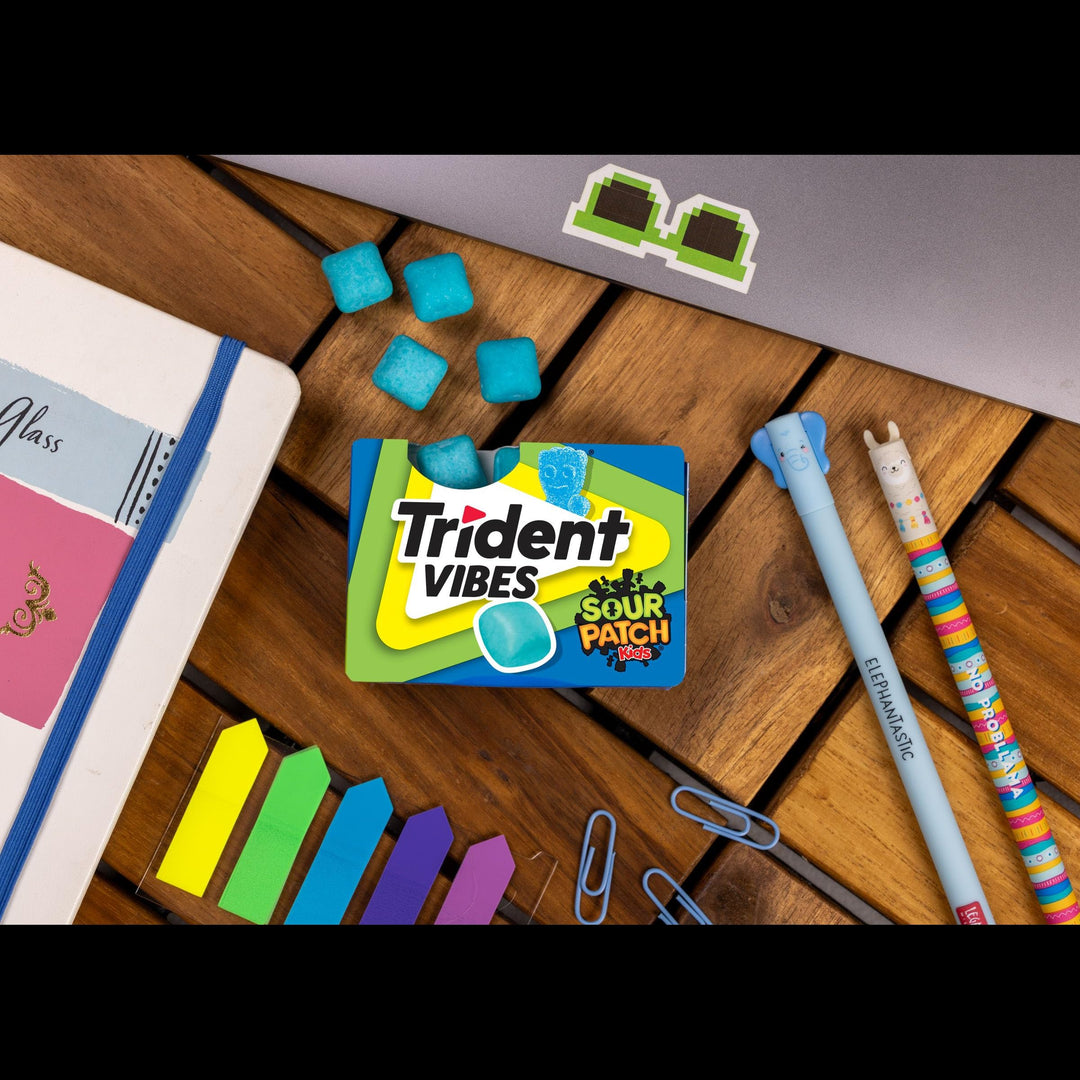 Trident Vibes Blue Raspberry Sugar-Free Gum - 9 Pack Clutch Box (126 Pieces) - Canadian Distribution - Ships Free Within Canada on Orders Above CAD $199