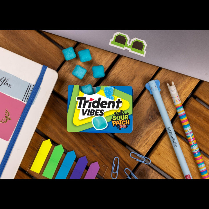 Trident Vibes Blue Raspberry Sugar-Free Gum - 9 Pack Clutch Box (126 Pieces) - Canadian Distribution - Ships Free Within Canada on Orders Above CAD $199