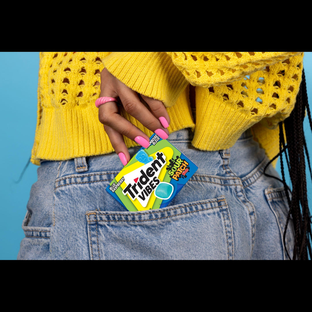 Trident Vibes Blue Raspberry Sugar-Free Gum - 9 Pack Clutch Box (126 Pieces) - Canadian Distribution - Ships Free Within Canada on Orders Above CAD $199