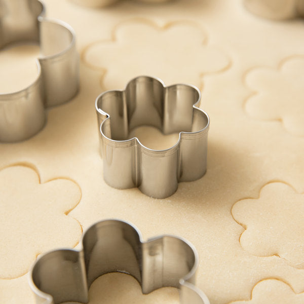 ATECO 7806 Plain Daisy Cutter Set - Stainless Steel, Set of 6 - Canadian Distribution - Ships Free Within Canada on Orders Above CAD $199
