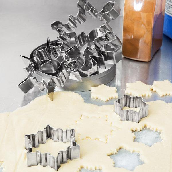 ATECO 4843 Snowflake Cookie Cutter Set - Stainless Steel, Set of 5 - Canadian Distribution - Ships Free Within Canada on Orders Above CAD $199