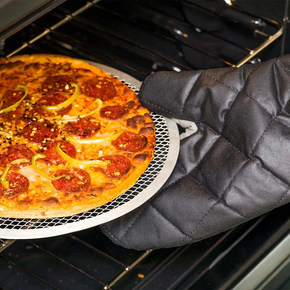 Restaurantware 17 Inch Black Cotton Oven Mitt, With Thumb Guard, Flame-Retardant - Restaurant Equipment and Smallwares - Canadian Distribution - Ships Free Within Canada on Orders Above CAD $199