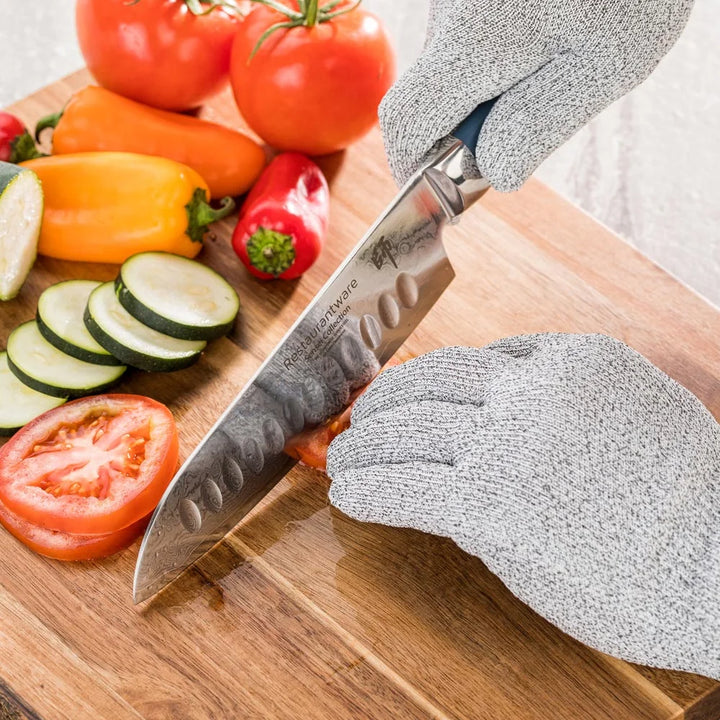 Restaurantware Life Protector Extra Large Grey Cut-Resistant Gloves, 10 X 5 Inch, Food Safe Level 5 Protection - Restaurant Equipment and Smallwares - Canadian Distribution - Ships Free Within Canada on Orders Above CAD $199