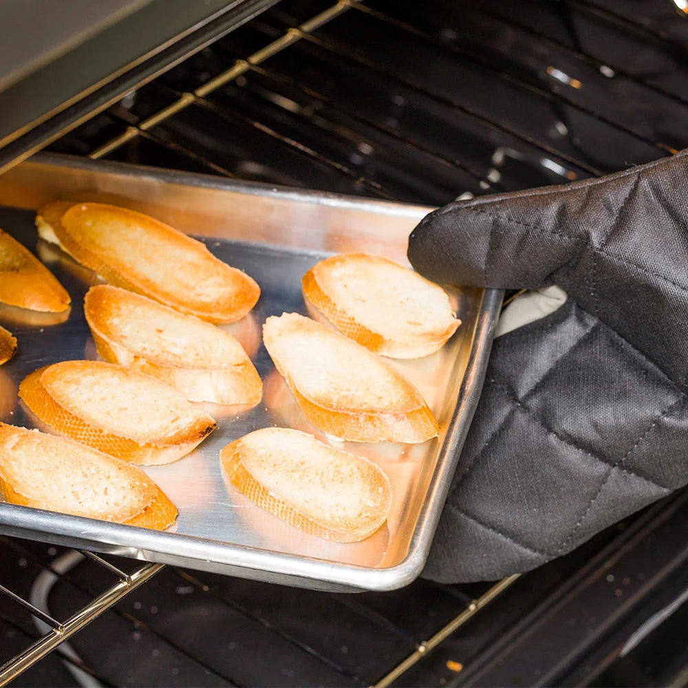 Restaurantware 13In Black Cotton Oven Mitt, With Thumb Guard, Flame-Retardant - Restaurant Equipment and Smallwares - Canadian Distribution - Ships Free Within Canada on Orders Above CAD $199