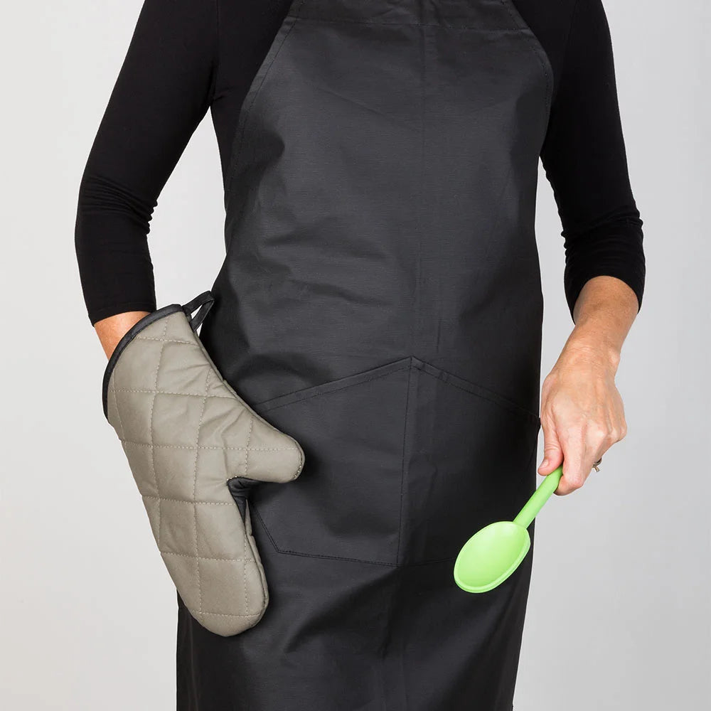 Restaurantware Black Cotton Cooking Apron, 32 X 26 Inch, Flame-Retardant - Restaurant Equipment and Smallwares - Canadian Distribution - Ships Free Within Canada on Orders Above CAD $199