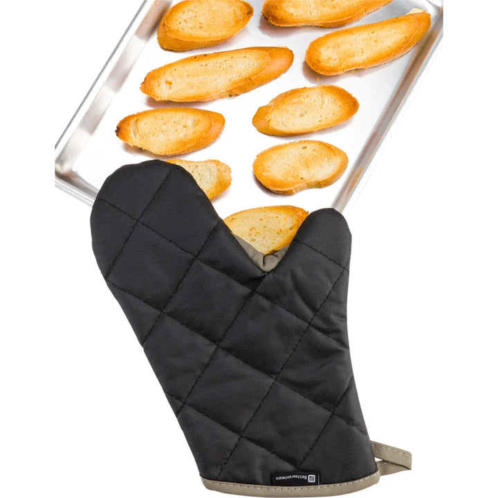 Restaurantware 13In Black Cotton Oven Mitt, With Thumb Guard, Flame-Retardant - Restaurant Equipment and Smallwares - Canadian Distribution - Ships Free Within Canada on Orders Above CAD $199