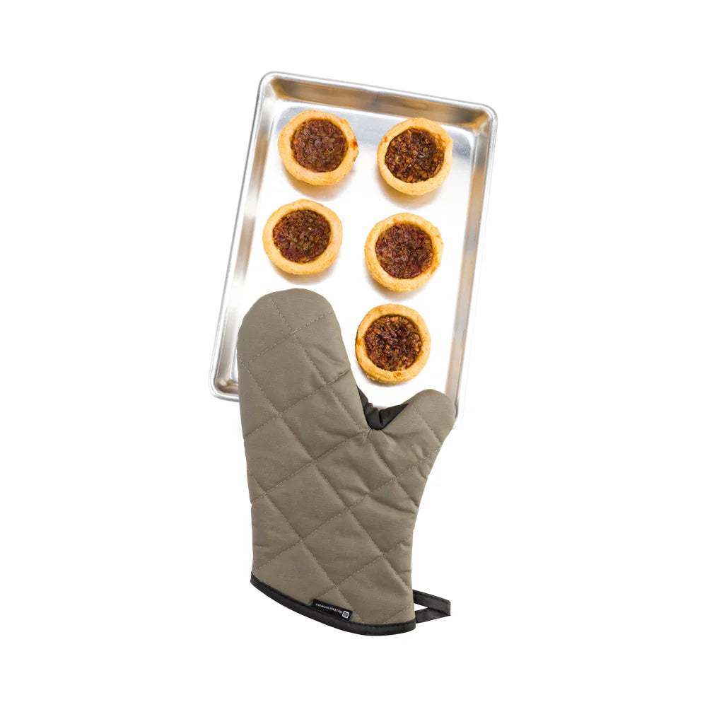 Restaurantware 13 Inch Black Cotton Oven Mitt, With Thumb Guard, Flame-Retardant - Restaurant Equipment and Smallwares - Canadian Distribution - Ships Free Within Canada on Orders Above CAD $199