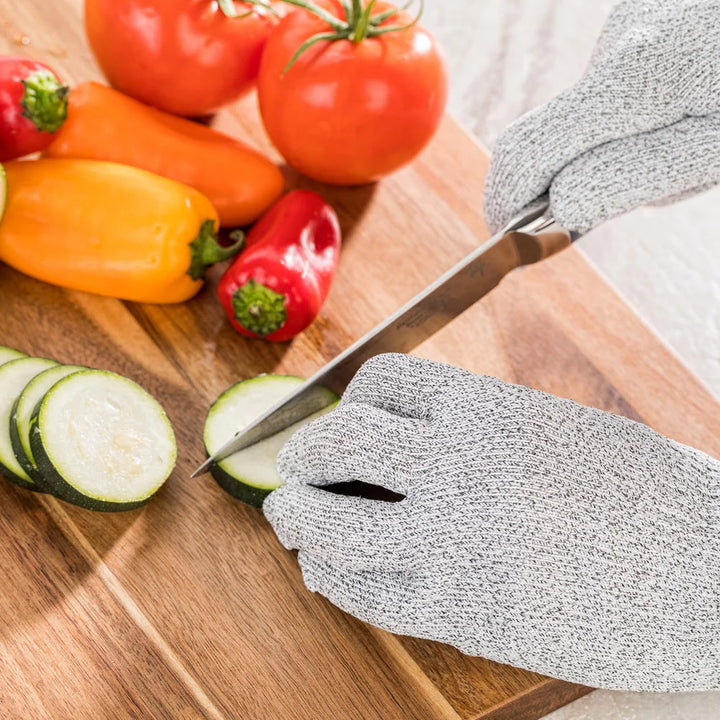 Restaurantware Life Protector Small Grey Cut-Resistant Gloves, 7 X 5 Inch, Food Safe Level 5 Protection - Restaurant Equipment and Smallwares - Canadian Distribution - Ships Free Within Canada on Orders Above CAD $199
