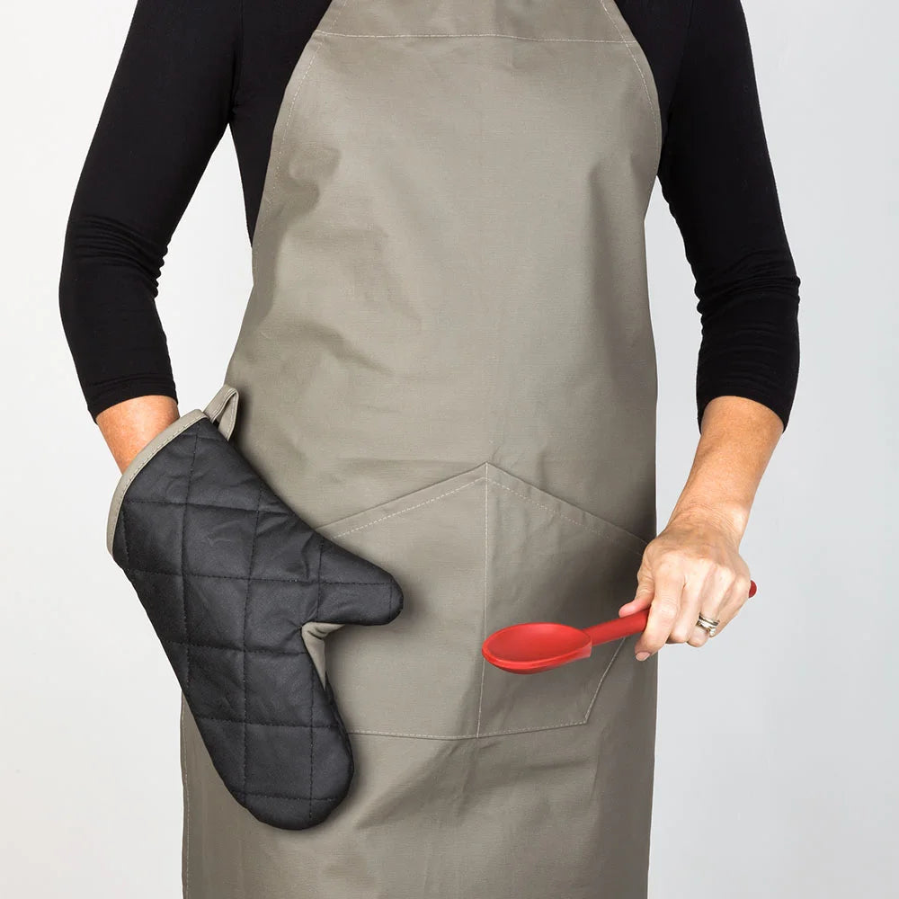 Restaurantware Grey Cotton Cooking Apron, 32 X 36 Inch, Flame-Retardant - Restaurant Equipment and Smallwares - Canadian Distribution - Ships Free Within Canada on Orders Above CAD $199