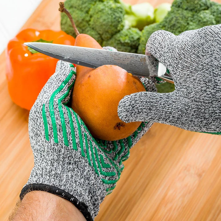 Restaurantware Life Protector Large Grey Non-Slip Cut-Resistant Gloves, 9 X 5 Inch, Food Safe Level 5 Protection - Restaurant Equipment and Smallwares - Canadian Distribution - Ships Free Within Canada on Orders Above CAD $199
