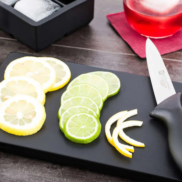 Restaurantware Bar Lux Professional Use Black Cutting Board, 6 X 10 Inch, Non-Slip - Restaurant Equipment and Smallwares - Canadian Distribution - Ships Free Within Canada on Orders Above CAD $199