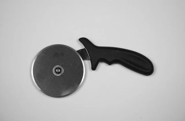 Kitchen Essentials 4In Pizza Wheel Cutter, Black Handle - Restaurant Equipment and Smallwares - Canadian Distribution