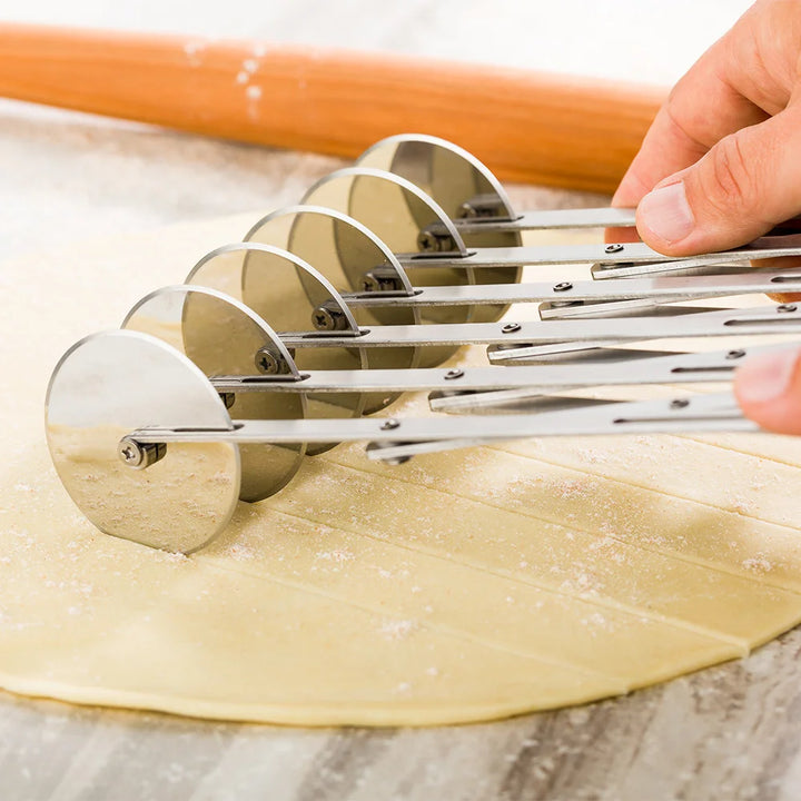 Restaurantware Met Lux 6-Wheel Stainless Steel Pastry Cutter, With 2.25In Blade, 9.5 X 9.5 X 2.25In - 1 Unit/Case - Restaurant Equipment and Smallwares - Canadian Distribution - Ships Free Within Canada on Orders Above CAD $199
