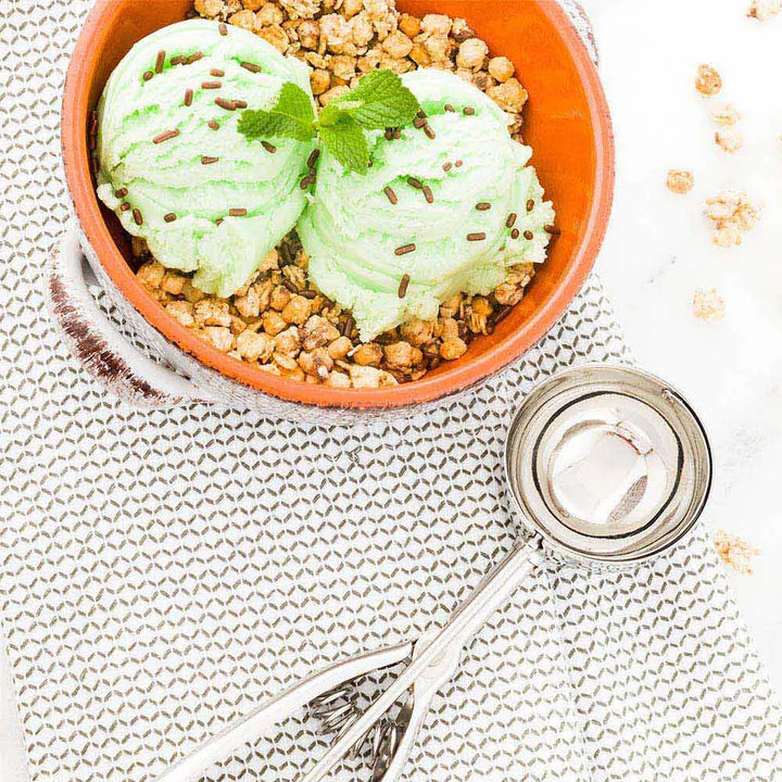 Restaurantware Met Lux 2.33 Ounce Stainless Steel #12 Ice Cream Scoop - Restaurant Equipment and Smallwares - Canadian Distribution