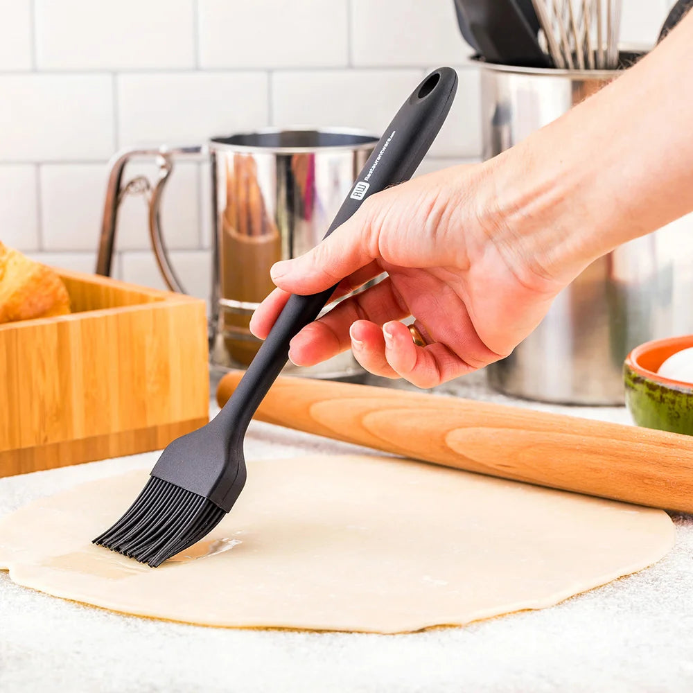 Restaurantware Black Silicone Pastry & Basting Brush, 10.25 X 1.75 X 0.75 Inch - Restaurant Equipment and Smallwares - Canadian Distribution - Ships Free Within Canada on Orders Above CAD $199