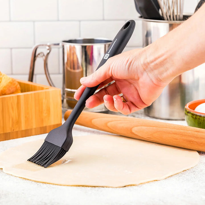 Restaurantware Black Silicone Pastry & Basting Brush, 10.25 X 1.75 X 0.75 Inch - Restaurant Equipment and Smallwares - Canadian Distribution - Ships Free Within Canada on Orders Above CAD $199