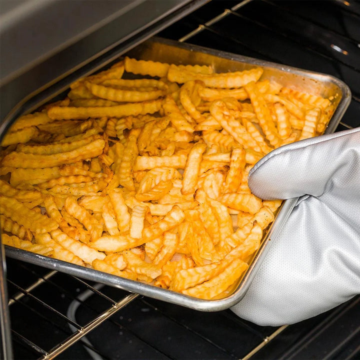 Restaurantware 15 Inch Silver Cotton Non-Slip Oven Mitt, With Professional Grade Fiberglass Coating - Restaurant Equipment and Smallwares - Canadian Distribution - Ships Free Within Canada on Orders Above CAD $199