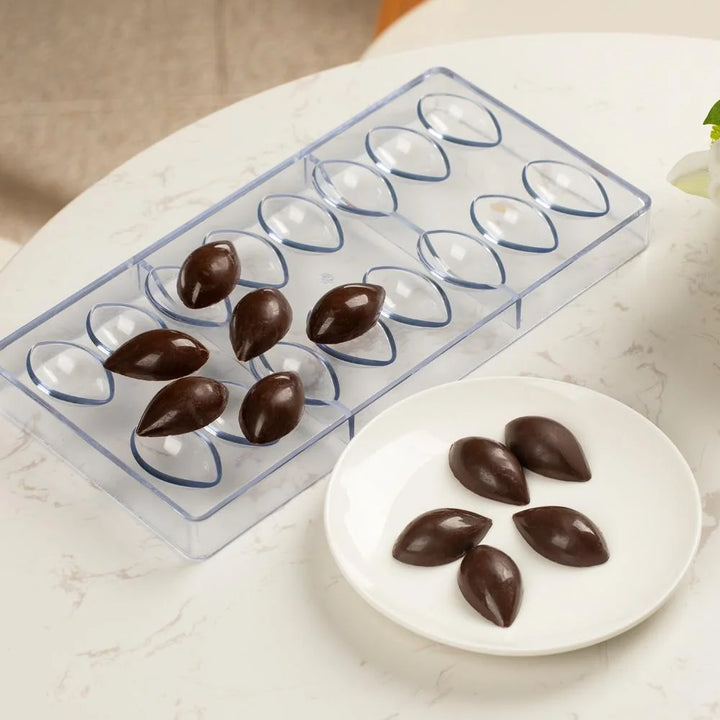 Restaurantware Pastry Tek 16-Compartment Quenelle Candy & Chocolate Mold, Polycarbonate - Restaurant Equipment and Smallwares - Canadian Distribution - Ships Free Within Canada on Orders Above CAD $199
