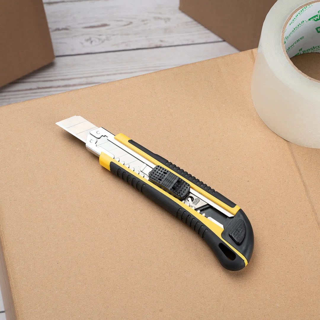 Restaurantware Comfy Grip 6.75In Yellow Box Cutters - Restaurant Equipment and Smallwares - Canadian Distribution - Ships Free Within Canada on Orders Above CAD $199