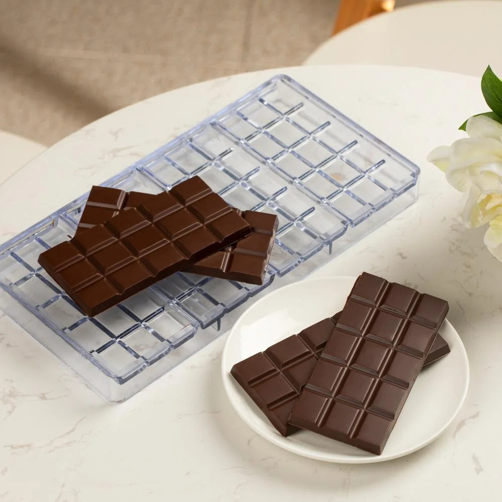 Restaurantware Pastry Tek 4-Compartment Break-Apart Chocolate Bar Mold, Rectangular, Clear, Polycarbonate - Restaurant Equipment and Smallwares - Canadian Distribution - Ships Free Within Canada on Orders Above CAD $199