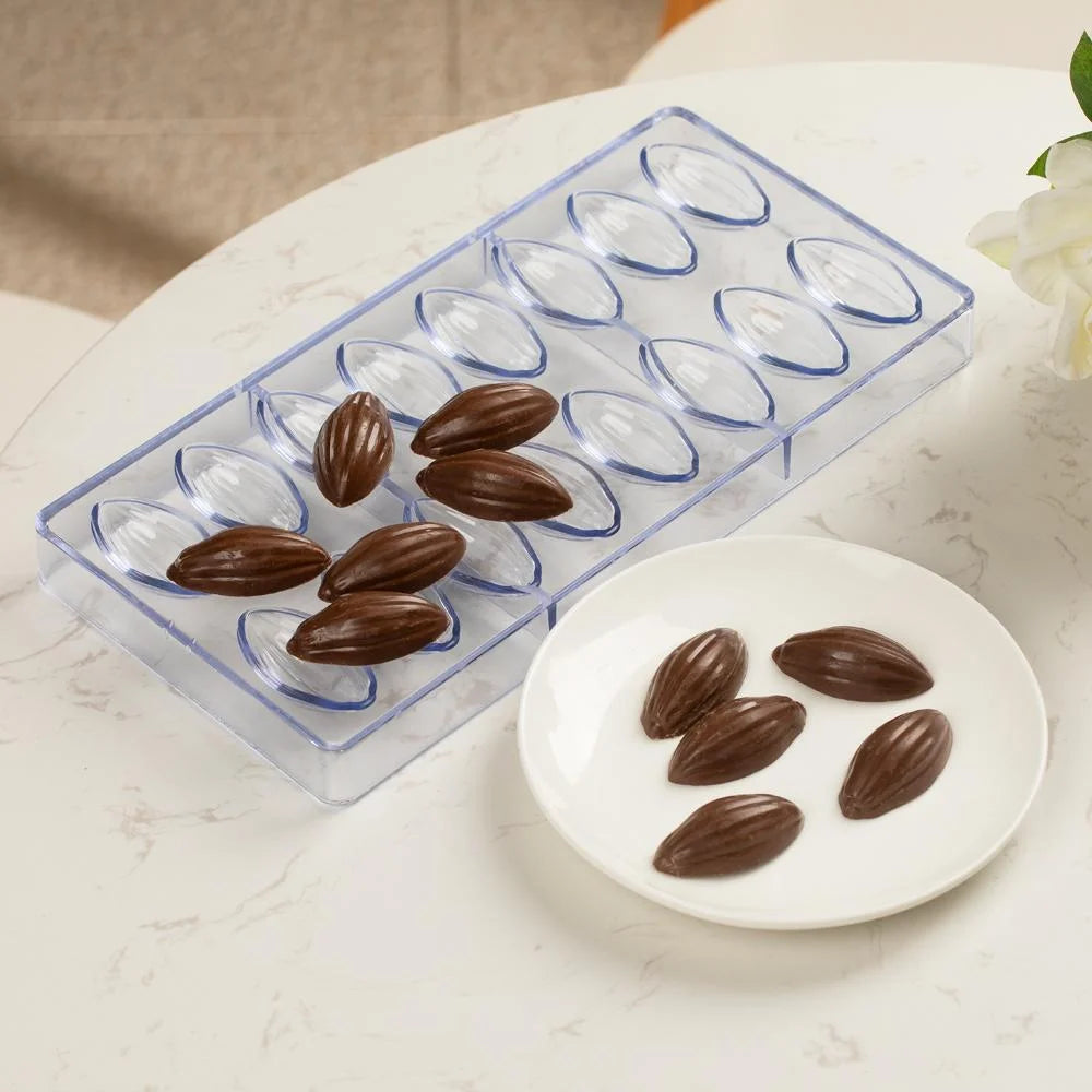 Restaurantware Pastry Tek 16-Compartment Cocoa Pod Candy & Chocolate Mold, Polycarbonate - Restaurant Equipment and Smallwares - Canadian Distribution - Ships Free Within Canada on Orders Above CAD $199
