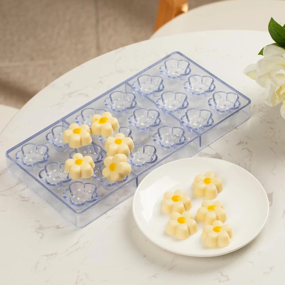 Restaurantware Pastry Tek 18-Compartment Flower Candy & Chocolate Mold, Polycarbonate - Restaurant Equipment and Smallwares - Canadian Distribution - Ships Free Within Canada on Orders Above CAD $199