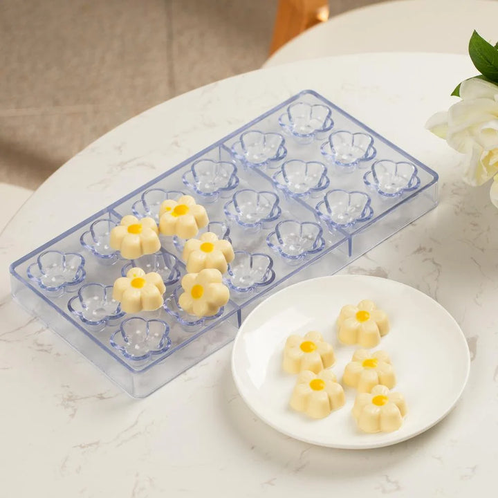 Restaurantware Pastry Tek 18-Compartment Flower Candy & Chocolate Mold, Polycarbonate - Restaurant Equipment and Smallwares - Canadian Distribution - Ships Free Within Canada on Orders Above CAD $199