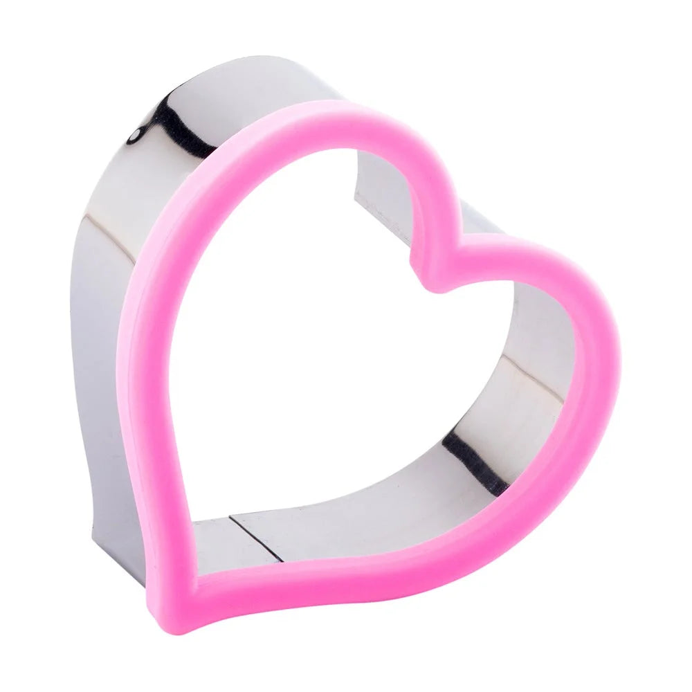 Restaurantware Pastry Tek 3.8In Metal Heart Cookie Cutter, With Comfort Grip - Restaurant Equipment and Smallwares - Canadian Distribution