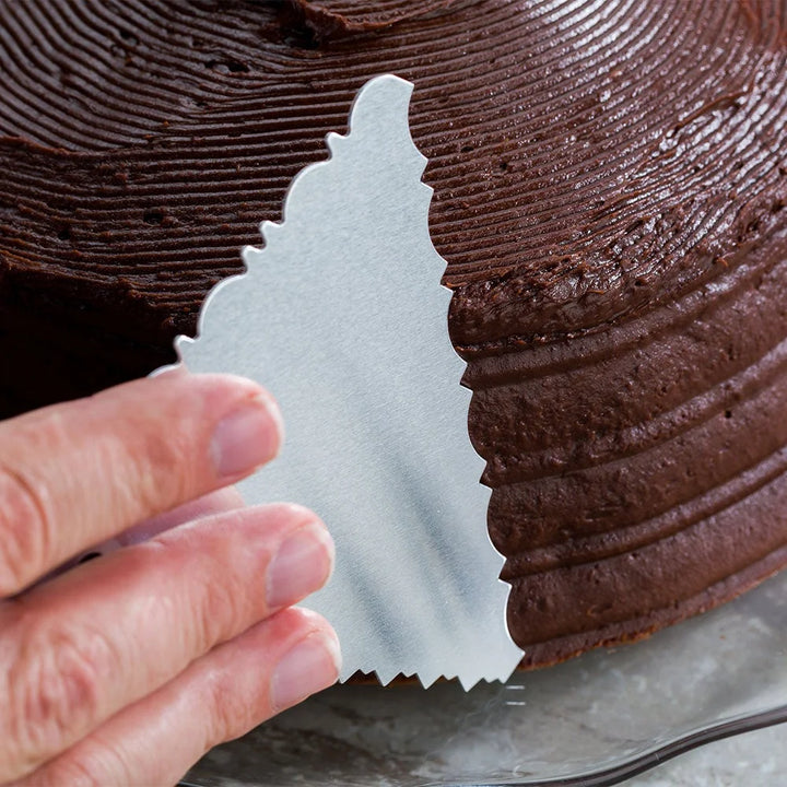 Restaurantware Pastry Tek 3-Pattern Metal Cake Scraper, With Pleated Design Edge, 4.3 X 3.8In - Restaurant Equipment and Smallwares - Canadian Distribution - Ships Free Within Canada on Orders Above CAD $199