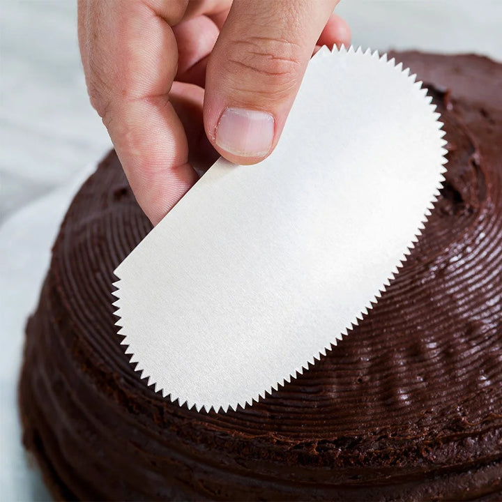Restaurantware Pastry Tek 2-Pattern Metal Cake Scraper, With Fine Tooth Straight Edge, 4.8 X 2.5In - Restaurant Equipment and Smallwares - Canadian Distribution - Ships Free Within Canada on Orders Above CAD $199