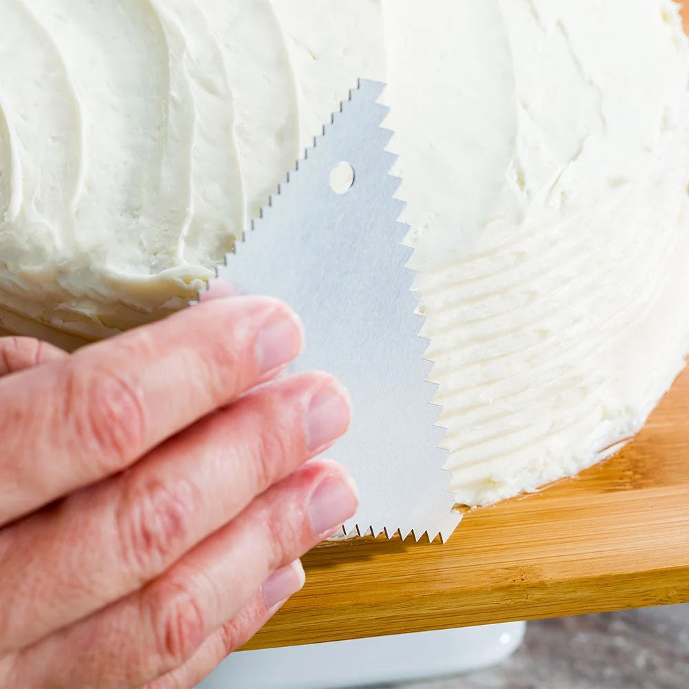 Restaurantware Pastry Tek 3-Pattern Metal Cake Scraper, With Fine & Wide Tooth Edge, 4.3 X 3.8In - Restaurant Equipment and Smallwares - Canadian Distribution - Ships Free Within Canada on Orders Above CAD $199