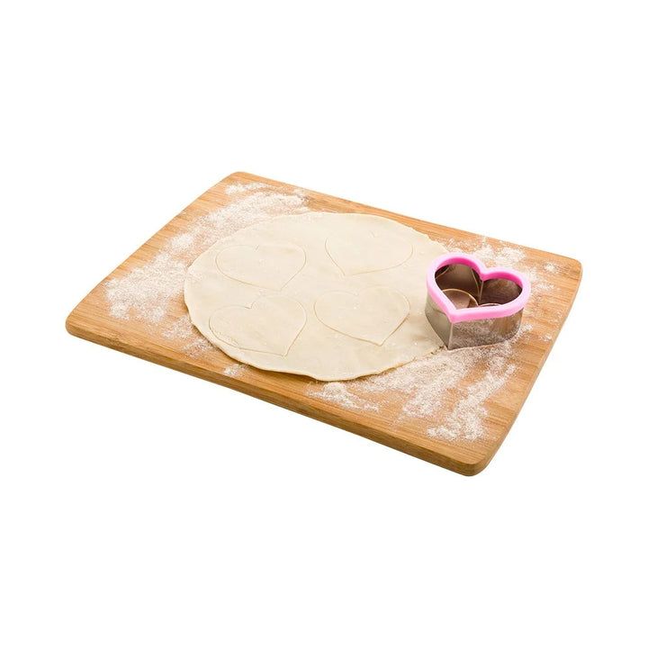 Restaurantware Pastry Tek 3.8In Metal Heart Cookie Cutter, With Comfort Grip - Restaurant Equipment and Smallwares - Canadian Distribution - Ships Free Within Canada on Orders Above CAD $199