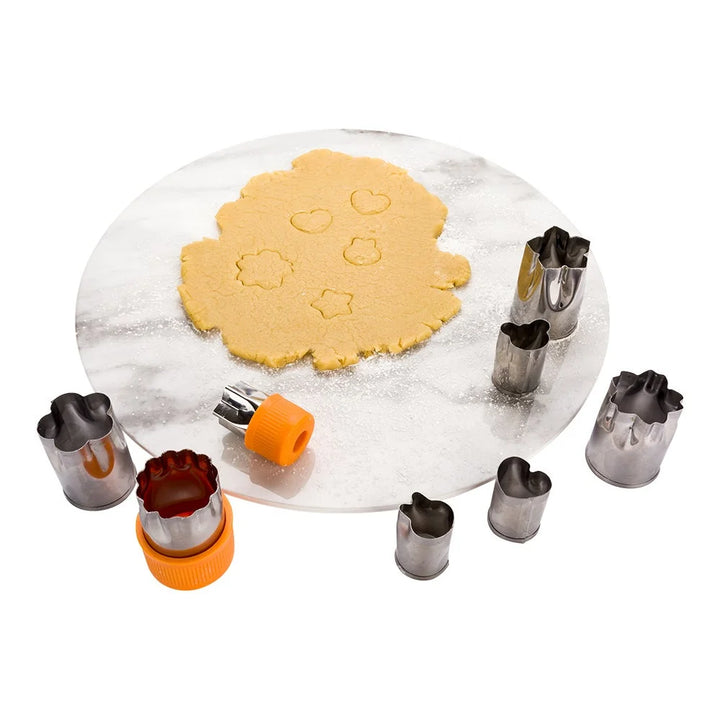 Restaurantware Pastry Tek 8-Piece Metal Assorted Shape Cookie Cutter Set, With Removable Comfort Grip - Restaurant Equipment and Smallwares - Canadian Distribution - Ships Free Within Canada on Orders Above CAD $199