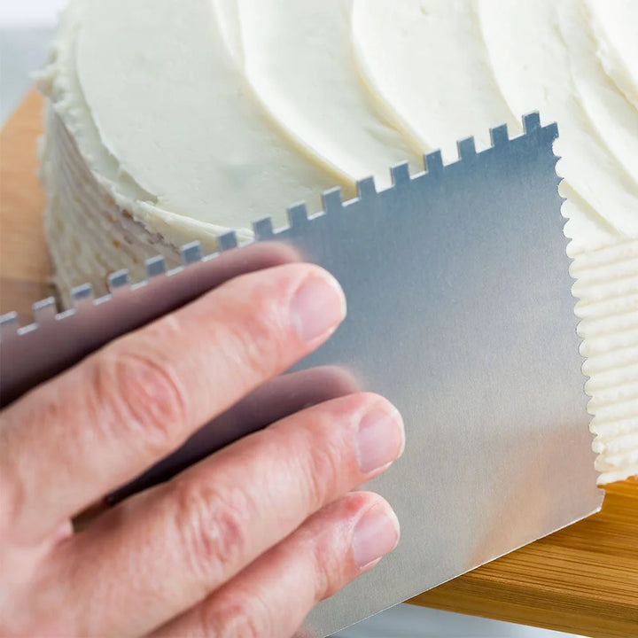 Restaurantware Pastry Tek 4-Pattern Metal Cake Scraper, With Combo Straight Edge, 6 X 3.8In - Restaurant Equipment and Smallwares - Canadian Distribution - Ships Free Within Canada on Orders Above CAD $199