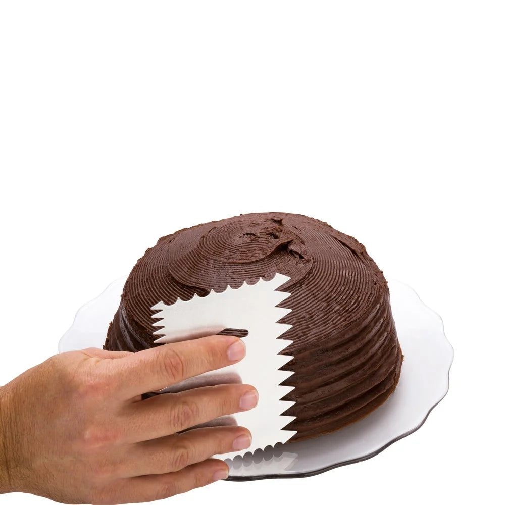 Restaurantware Pastry Tek 4-Pattern Metal Cake Scraper, With Wave & Wide Tooth Edge, 4.8 X 3.8In - Restaurant Equipment and Smallwares - Canadian Distribution - Ships Free Within Canada on Orders Above CAD $199