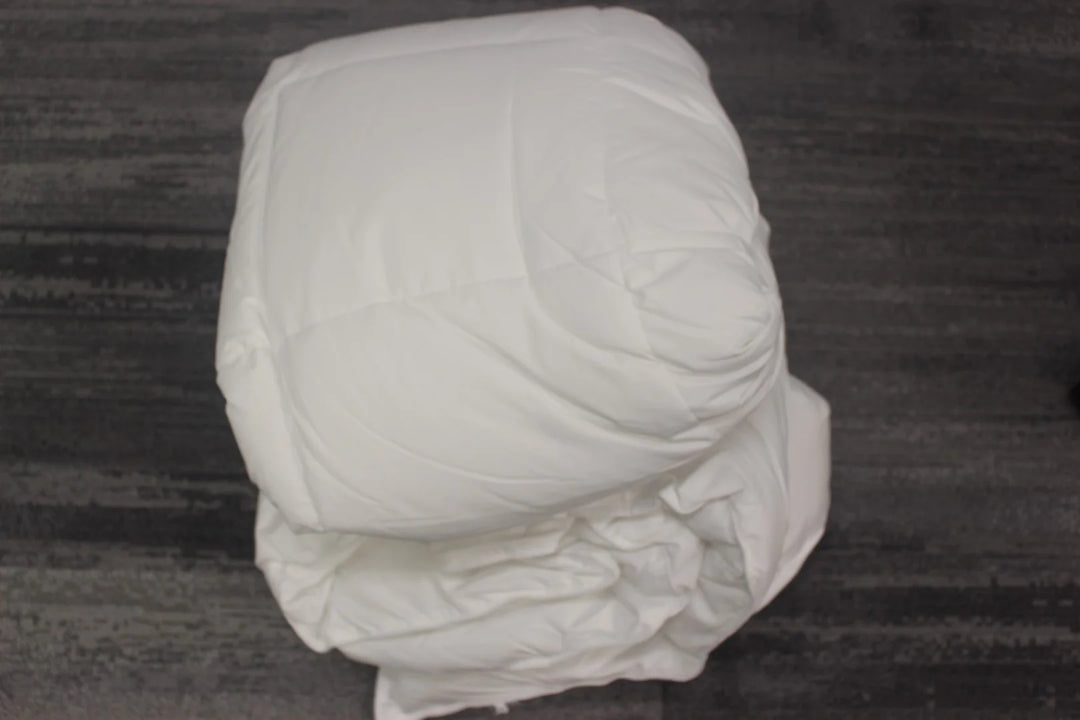 Merit Collection White Twin Duvet Inserts, 100 Percent Polyfill - Restaurant Equipment and Smallwares - Canadian Distribution