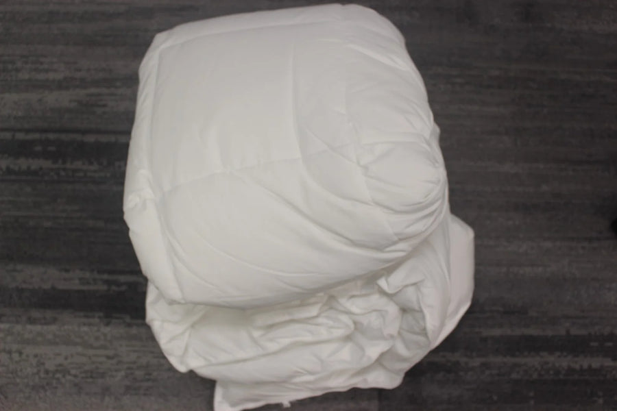 Merit Collection White Twin Duvet Inserts, 100 Percent Polyfill - Restaurant Equipment and Smallwares - Canadian Distribution