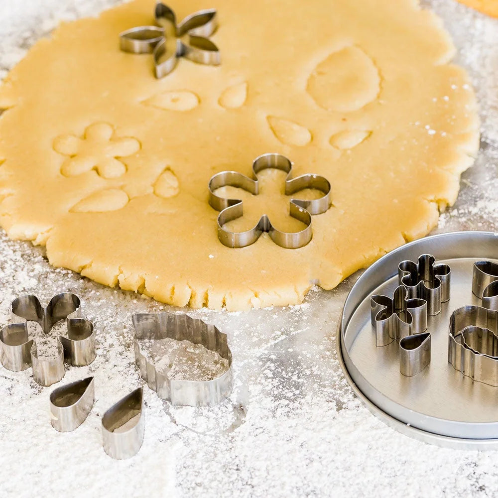 Restaurantware Pastry Tek 12-Piece Metal Flower & Leaf Cookie Cutter Set, In Round Tin Box - Restaurant Equipment and Smallwares - Canadian Distribution - Ships Free Within Canada on Orders Above CAD $199