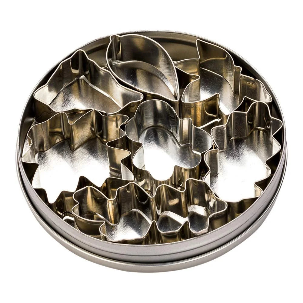 Restaurantware Pastry Tek 7-Piece Metal Leaf Cookie Cutter Set, In Round Tin Box - Restaurant Equipment and Smallwares - Canadian Distribution