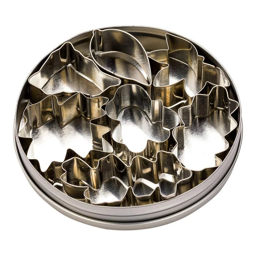 Restaurantware Pastry Tek 7-Piece Metal Leaf Cookie Cutter Set, In Round Tin Box - Restaurant Equipment and Smallwares - Canadian Distribution
