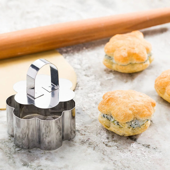 Restaurantware Pastry Tek Stainless Steel Flower Pastry Ring Mold, With Press, 3 X 1.6In - Restaurant Equipment and Smallwares - Canadian Distribution - Ships Free Within Canada on Orders Above CAD $199