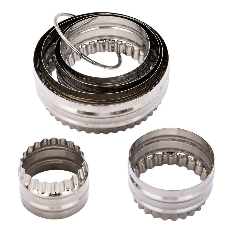 Restaurantware Pastry Tek 6-Piece Metal Round Cookie Cutter Set, Fluted, Double-Sided - Restaurant Equipment and Smallwares - Canadian Distribution