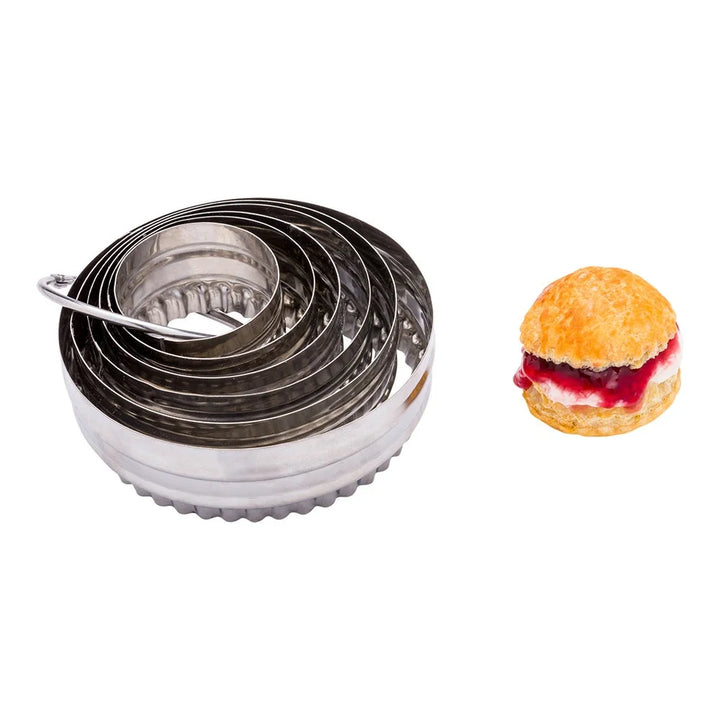 Restaurantware Pastry Tek 6-Piece Metal Round Cookie Cutter Set, Fluted, Double-Sided - Restaurant Equipment and Smallwares - Canadian Distribution - Ships Free Within Canada on Orders Above CAD $199