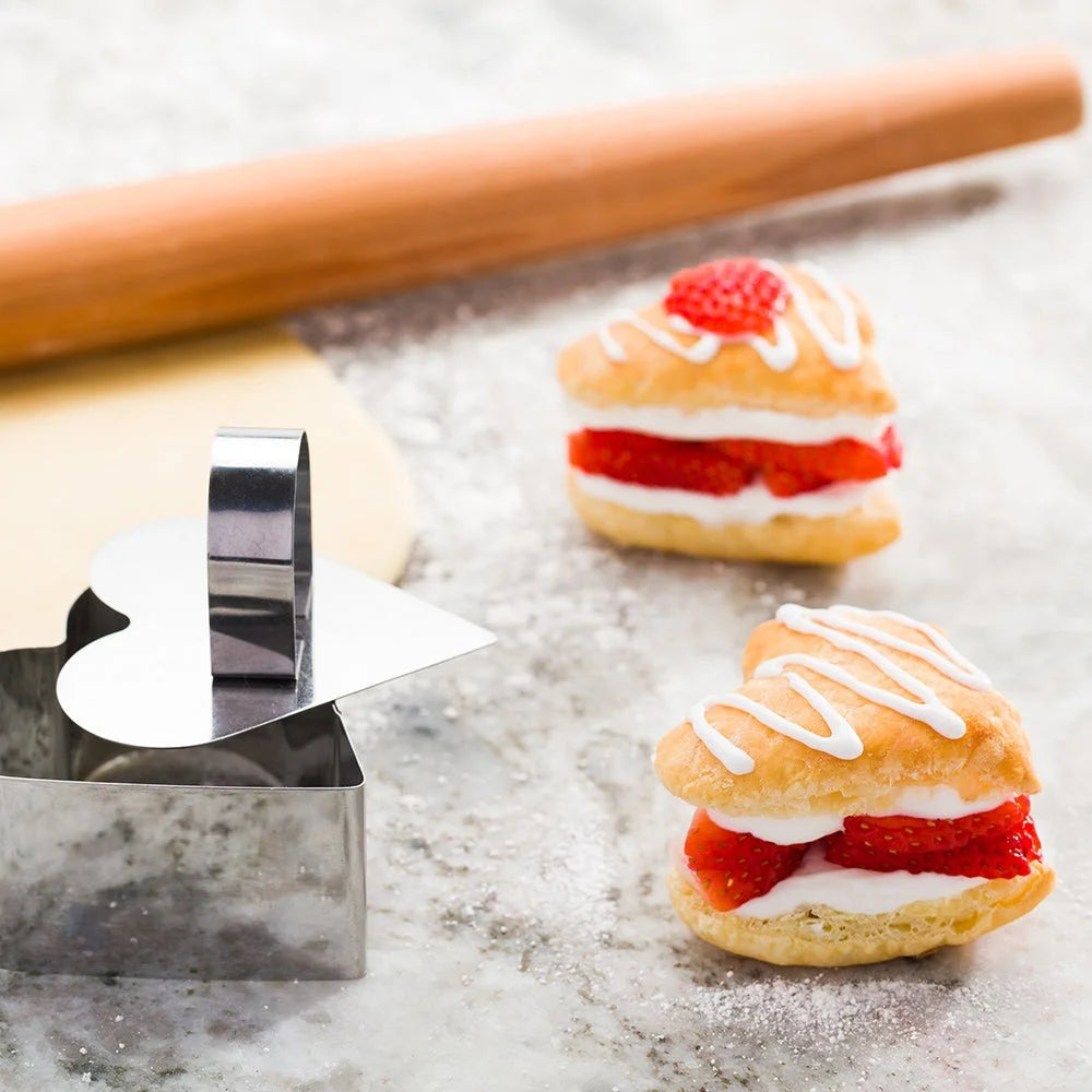 Restaurantware Pastry Tek Stainless Steel Heart Pastry Ring Mold, With Press, 3 X 1.6In - Restaurant Equipment and Smallwares - Canadian Distribution - Ships Free Within Canada on Orders Above CAD $199